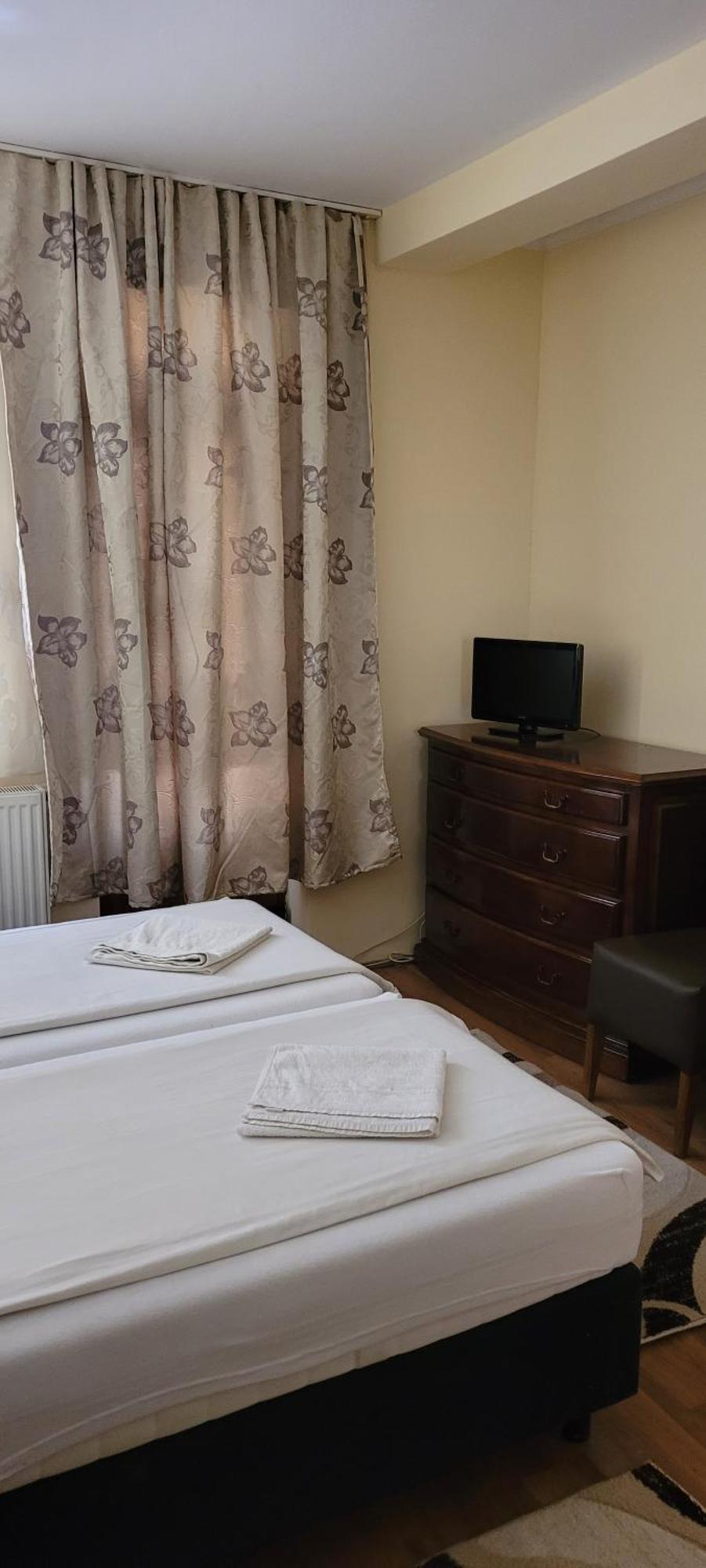 Vila Korona Satu Mare Room photo
